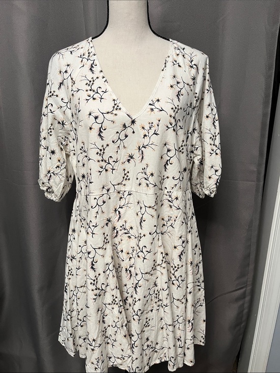 Universal Thread Dresses & Skirts - Universal Thread Cream Mini Dress with Black Vine and Tan Floral Accents
